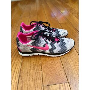 Nike Free 5.0 TR Fit 4 Womens Training Shoes Grey Pink Chevron 555159-015 Size 8